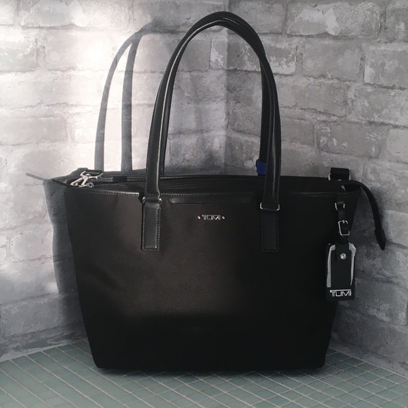 tumi nell tote